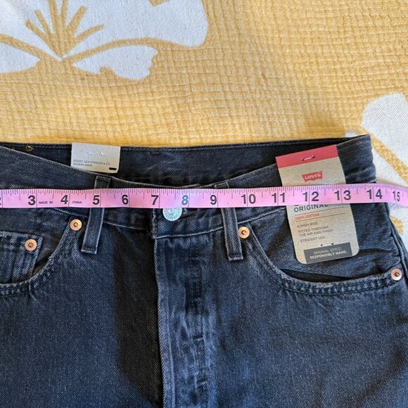 NWT! Levi's Women's 501 Original Fit Jeans - Picture 3 of 6